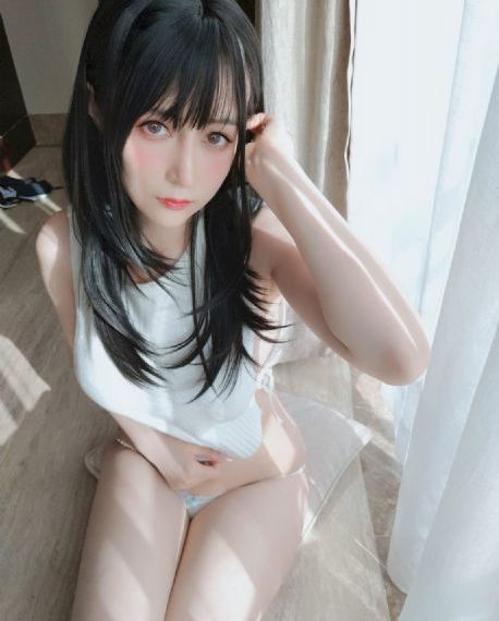 欧美大图短发女生_高清电影观看